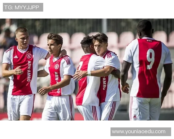 足球明星同框瞬间高清回顾展现绿茵场上的辉煌与友谊