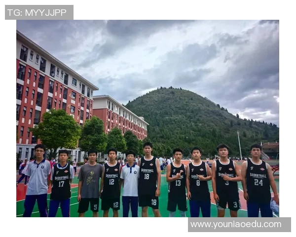 明星小学生篮球场上挥洒汗水展现风采的精彩瞬间